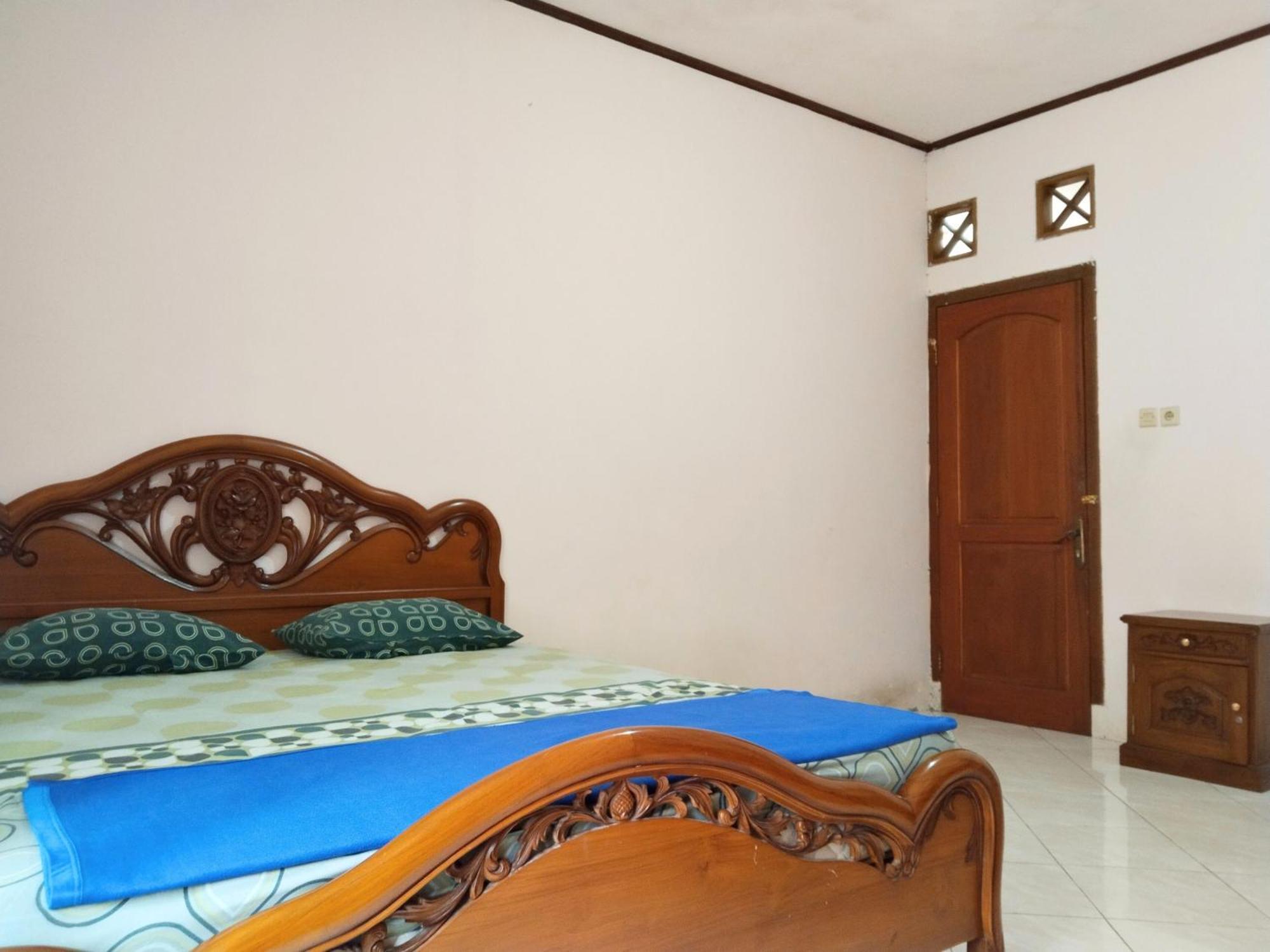 Villa Yustisia Curug 7 Cilember Cisarua Esterno foto