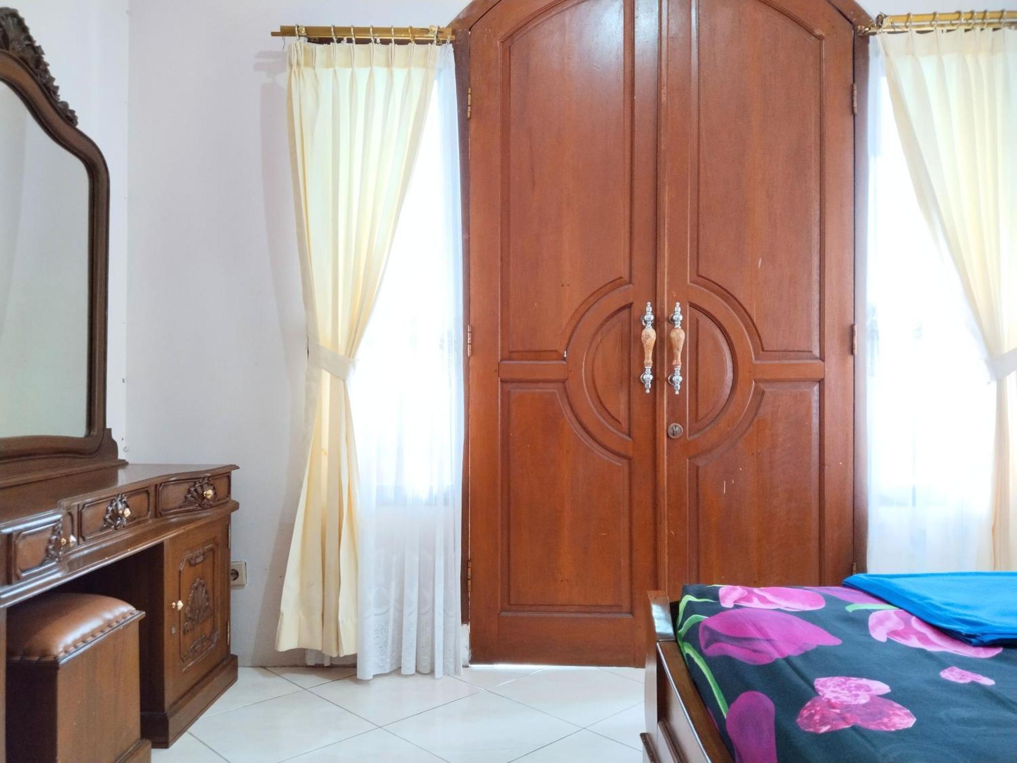 Villa Yustisia Curug 7 Cilember Cisarua Esterno foto