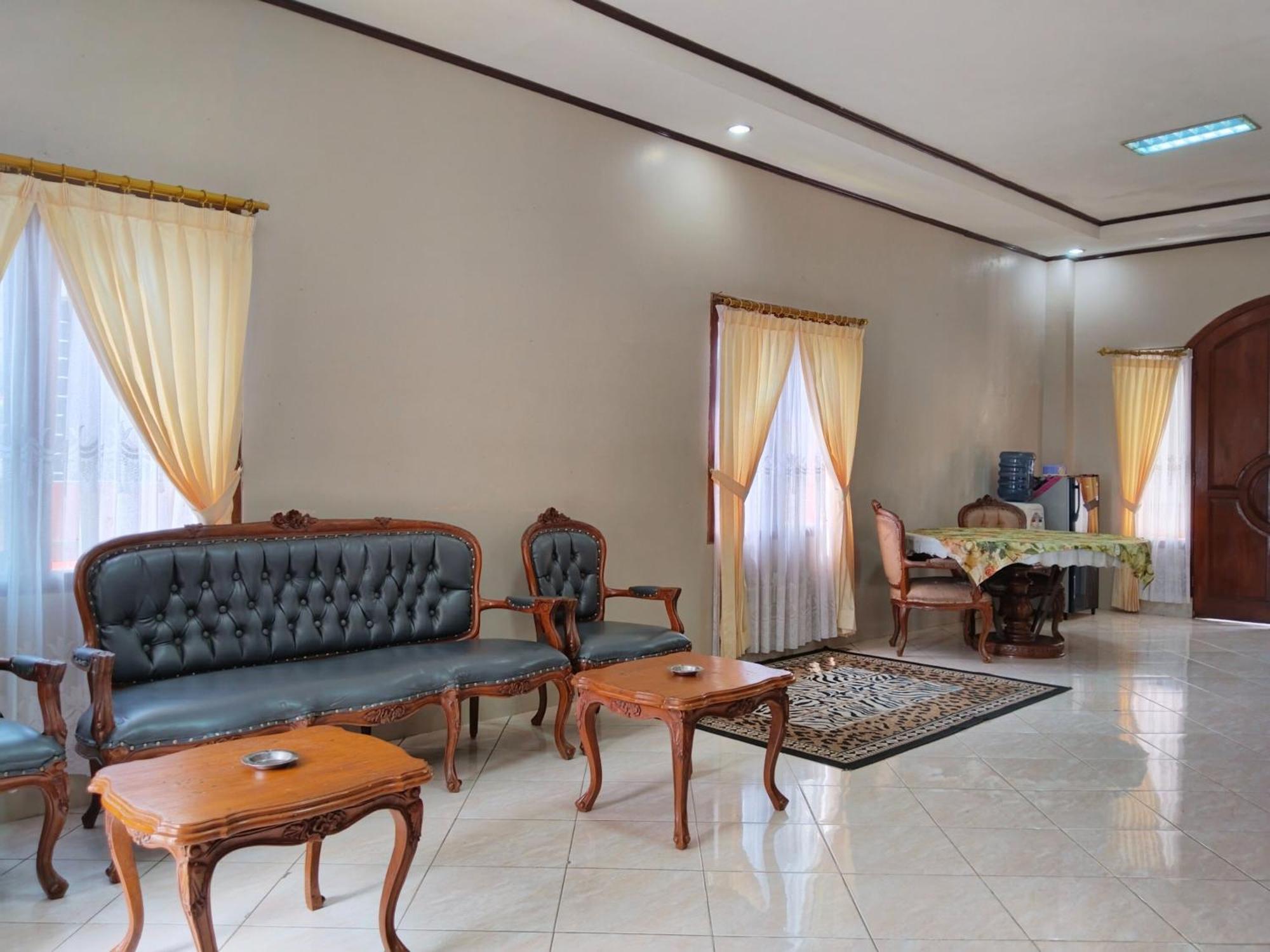 Villa Yustisia Curug 7 Cilember Cisarua Esterno foto