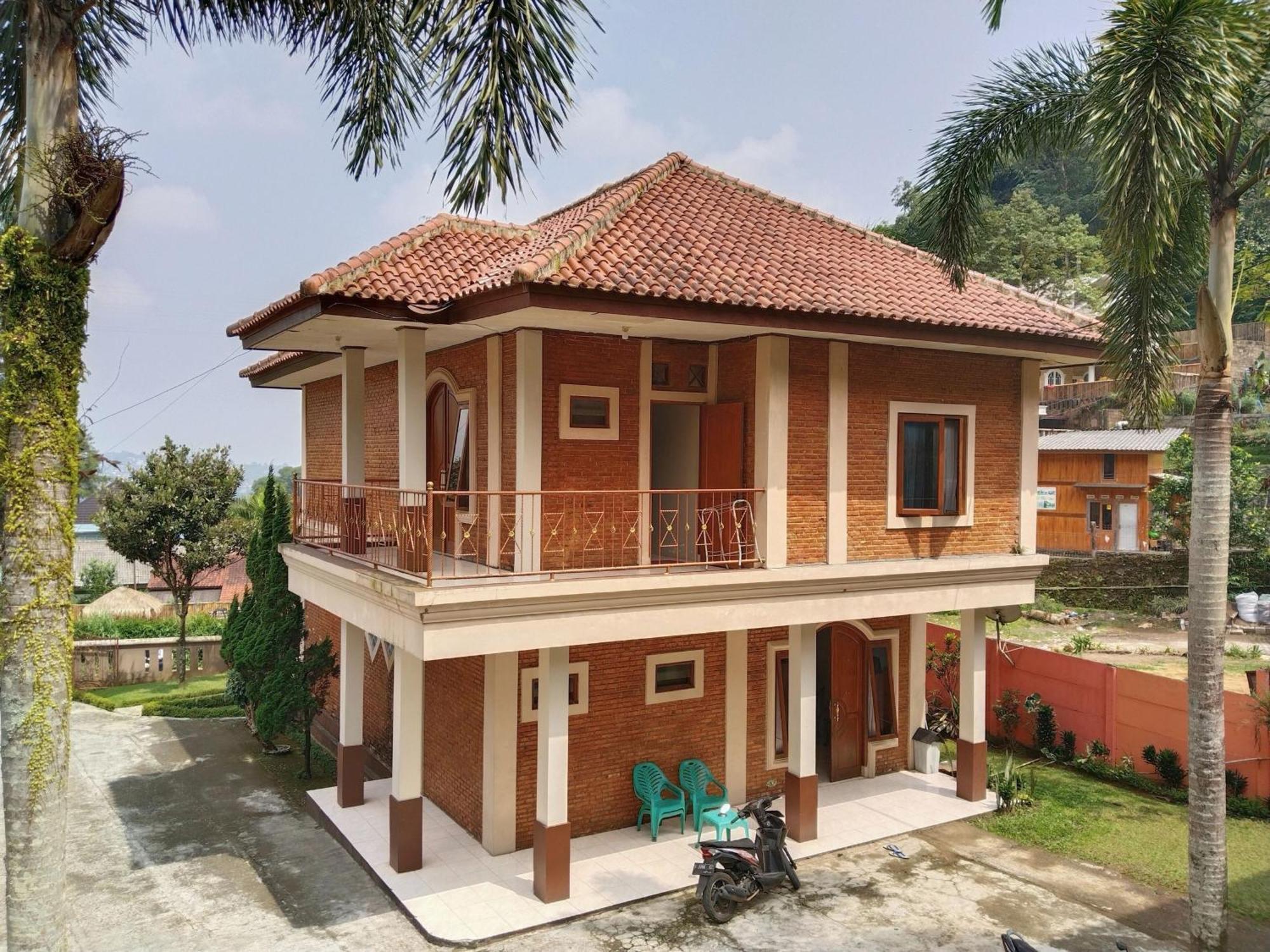 Villa Yustisia Curug 7 Cilember Cisarua Esterno foto