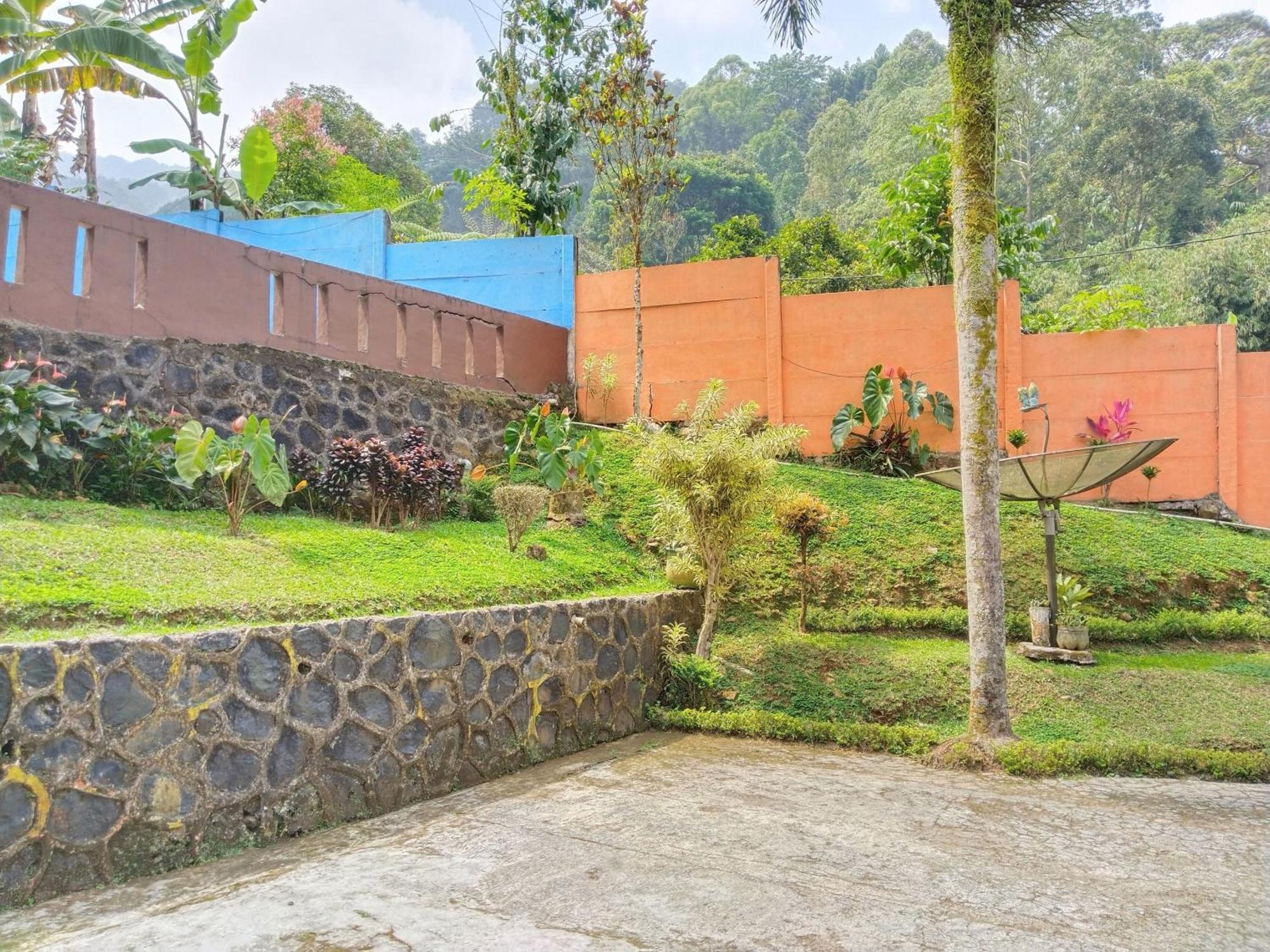 Villa Yustisia Curug 7 Cilember Cisarua Esterno foto