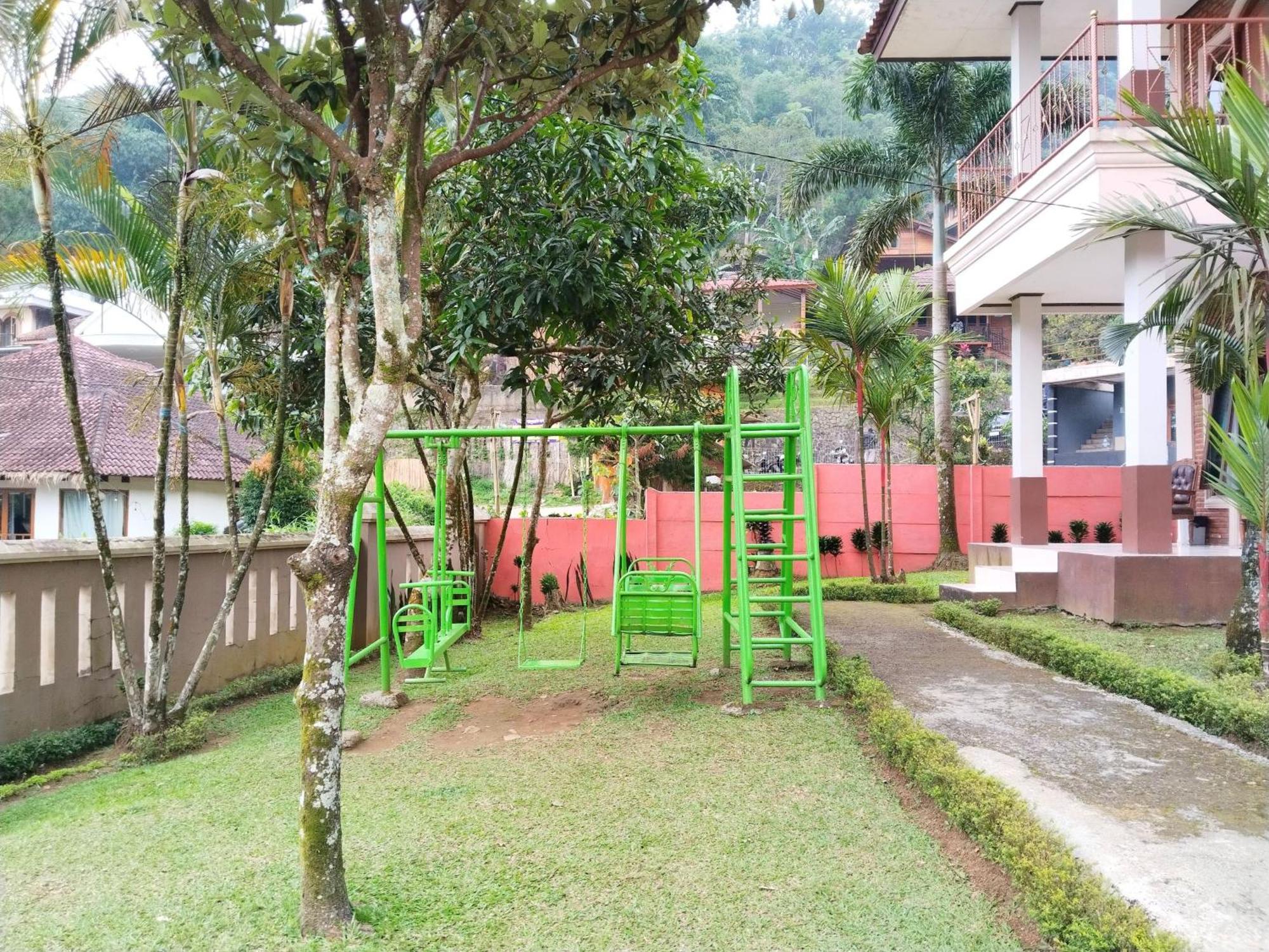 Villa Yustisia Curug 7 Cilember Cisarua Esterno foto